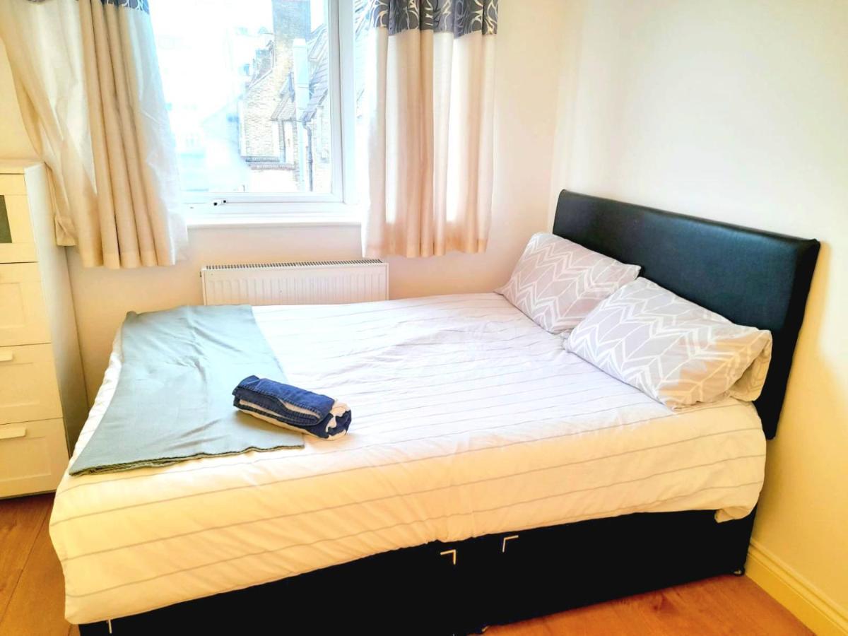 6 Bed House 3 Bathrooms Good Transport Links To London, Free Parking Exterior foto