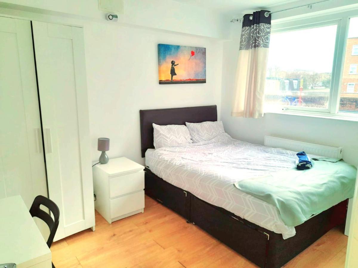 6 Bed House 3 Bathrooms Good Transport Links To London, Free Parking Exterior foto